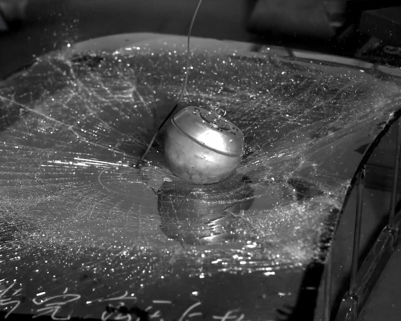 汽車擋風玻璃撞擊測試 汽車擋風玻璃撞擊測試